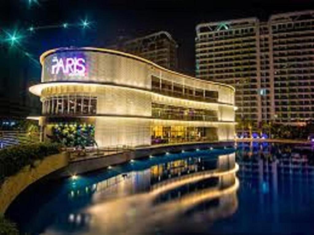 Azure A8 Near Sm Mall/airport +free Wifi Apartment Manila