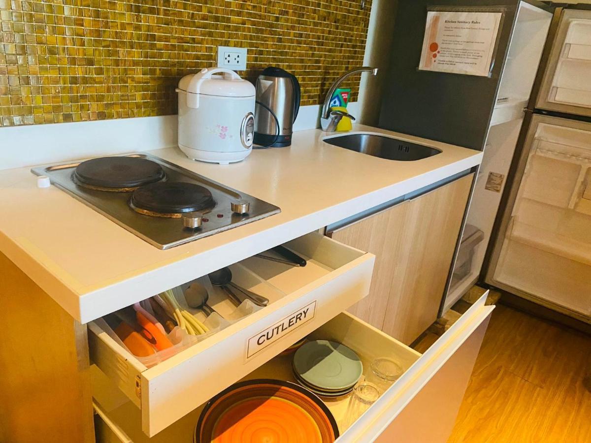 Azure A8 Near Sm Mall/airport +free Wifi Apartment