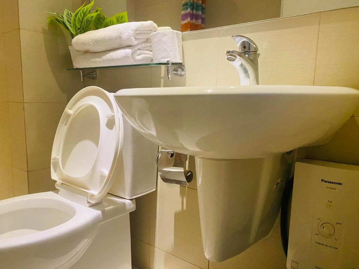 Azure A8 Near Sm Mall/airport +free Wifi *