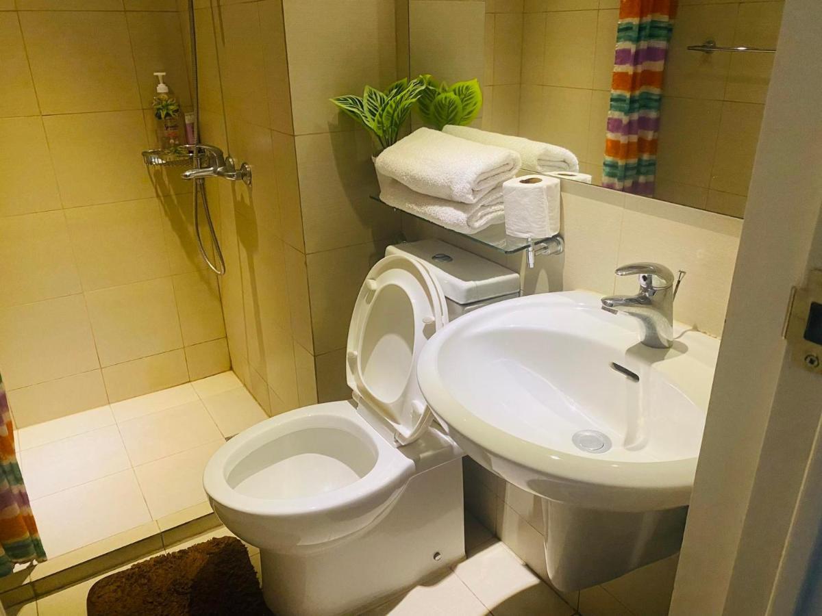 Azure A8 Near Sm Mall/airport +free Wifi Manila